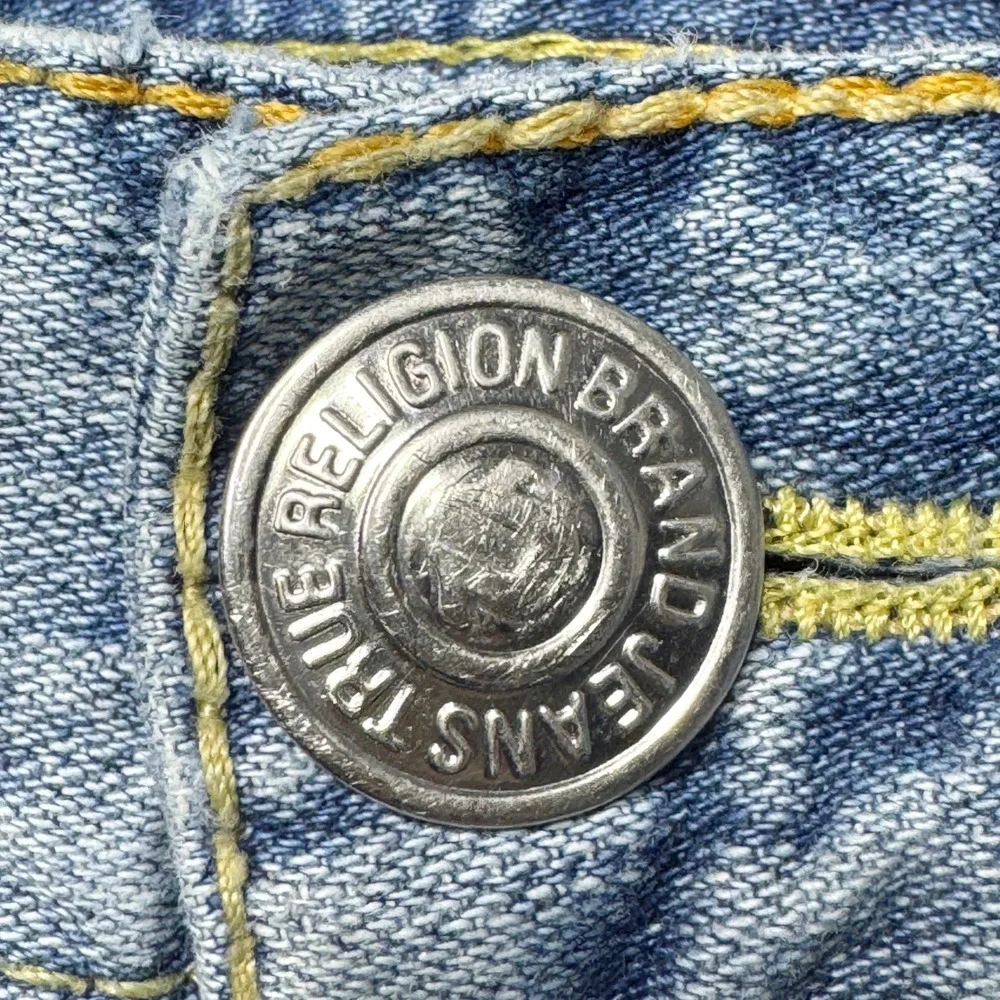 True Religion Jeans Bobby Big T‎ 31x33 Distressed Rips USA Made Denim Bootcut